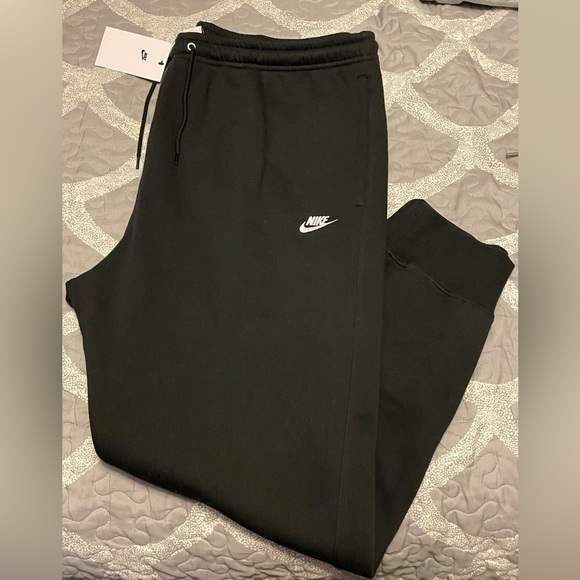 NWT Nike Men's Sportswear Club Fleece Jogger/Sweatpants Black/White. Size: XL - Picture 6 of 15